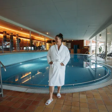 Vuxen i poolområdet